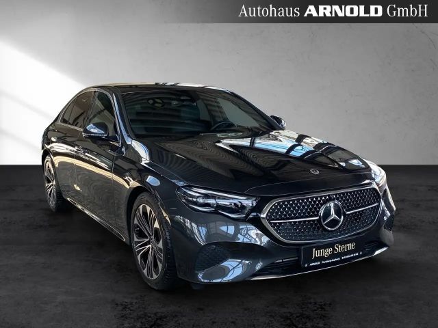 Mercedes-Benz E 200 AVANTGARDE Sedan