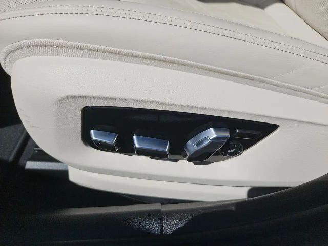 BMW 540 540i Luxury Line Sedan xDrive