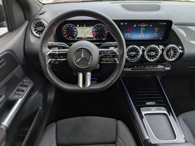 Mercedes-Benz B 180 AMG Line Sedan