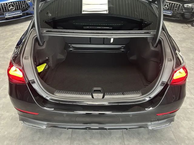 Mercedes-Benz E 200 AMG Line Sedan