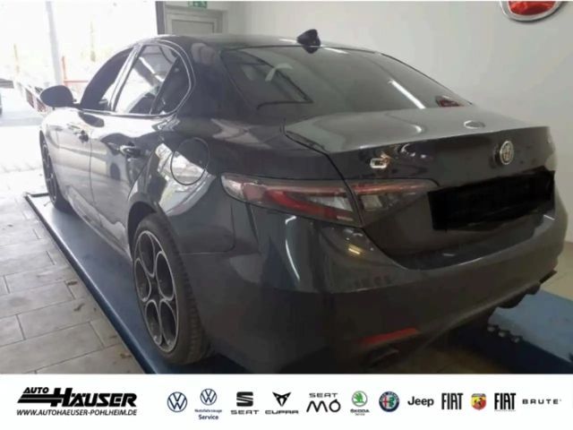 Alfa Romeo Giulia Q4 Turbo