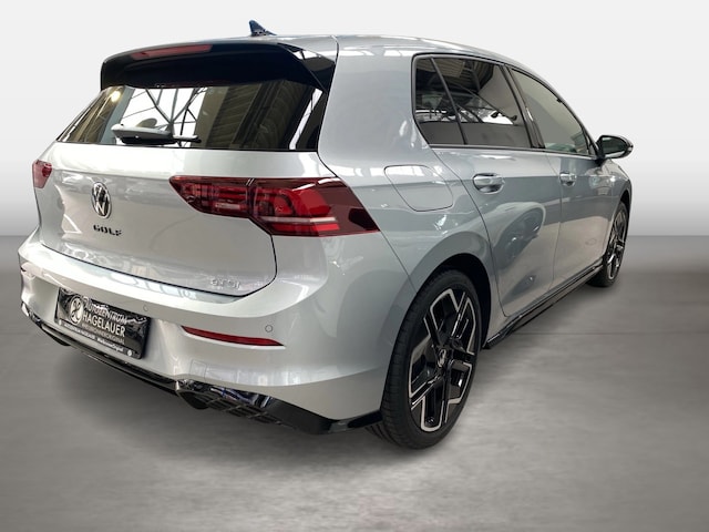 Volkswagen Golf 1.5 eTSI DSG Golf VIII R-Line