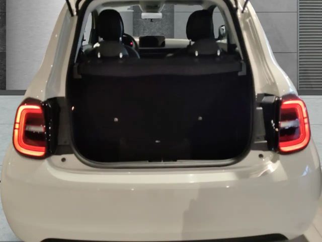 Fiat 500e Klimaautomatik Tempomat AppleCarPlay Bluetooth