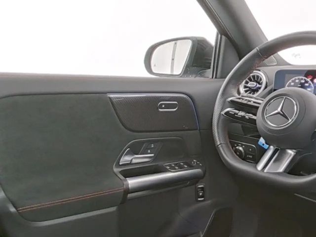 Mercedes-Benz GLA 200 AMG Line