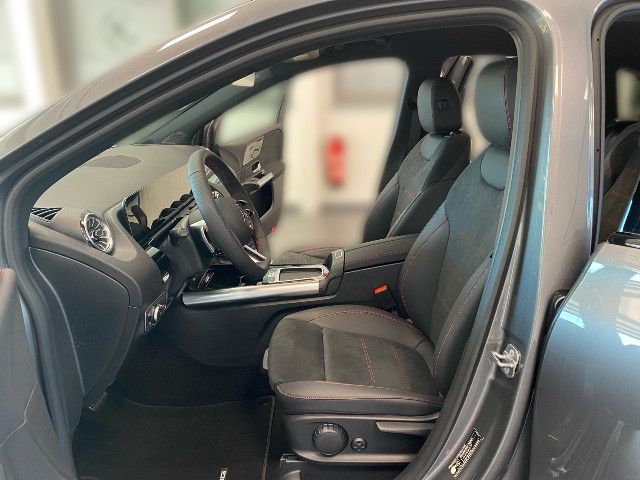 Mercedes-Benz B 200 Sedan