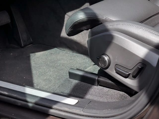 Volvo XC60 AWD Dark Plus T6