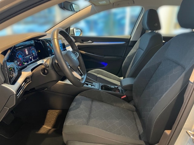 Volkswagen Golf 1,5 TSI LED NAVI LIGHT-ASSIST APP-CON.