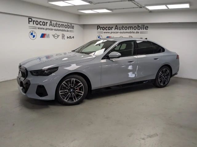 BMW 520 520d M-Sport Sedan