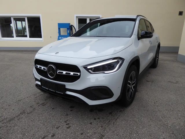 Mercedes-Benz GLA 200 4MATIC GLA 200 d