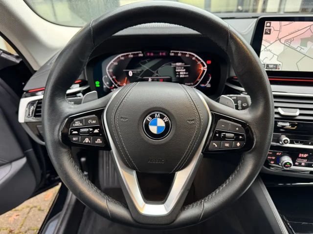 BMW 530 530i Luxury Line Touring xDrive