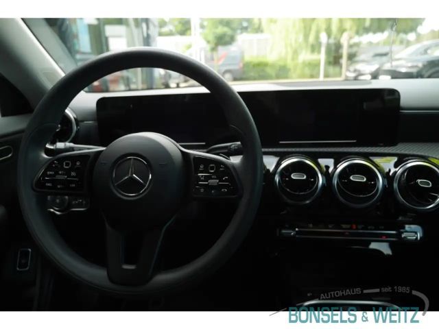 Mercedes-Benz CLA 200 CLA-Shooting EU6d AUTOMATIK AHK-klappbar Navi Digi