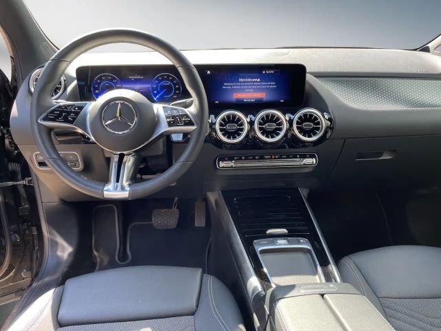 Mercedes-Benz EQA 300 4MATIC