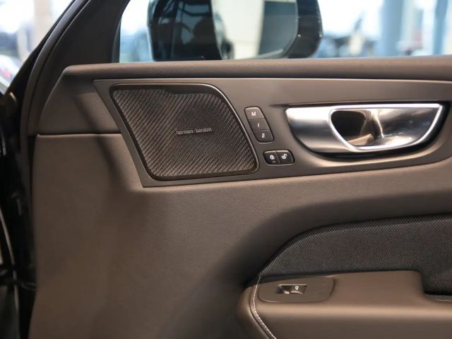 Volvo XC60 AWD Dark Plus