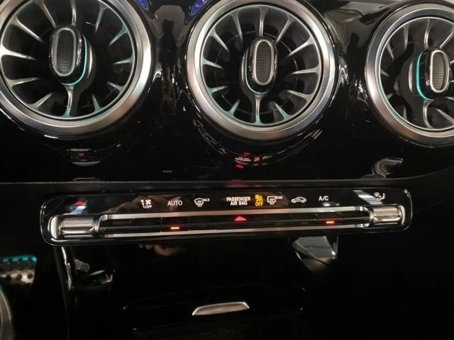 Mercedes-Benz CLA 200 AMG Line Coupé