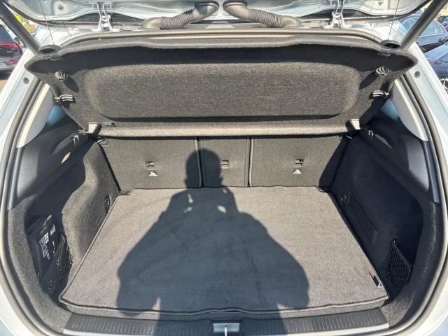 Mercedes-Benz B 180 Sedan