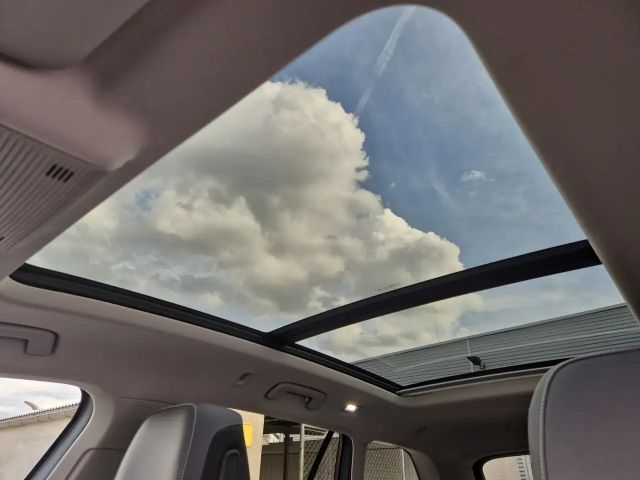 Volkswagen Passat VOLL MatrixLED Standhzg AHK Pano Leder HUD ACC ...