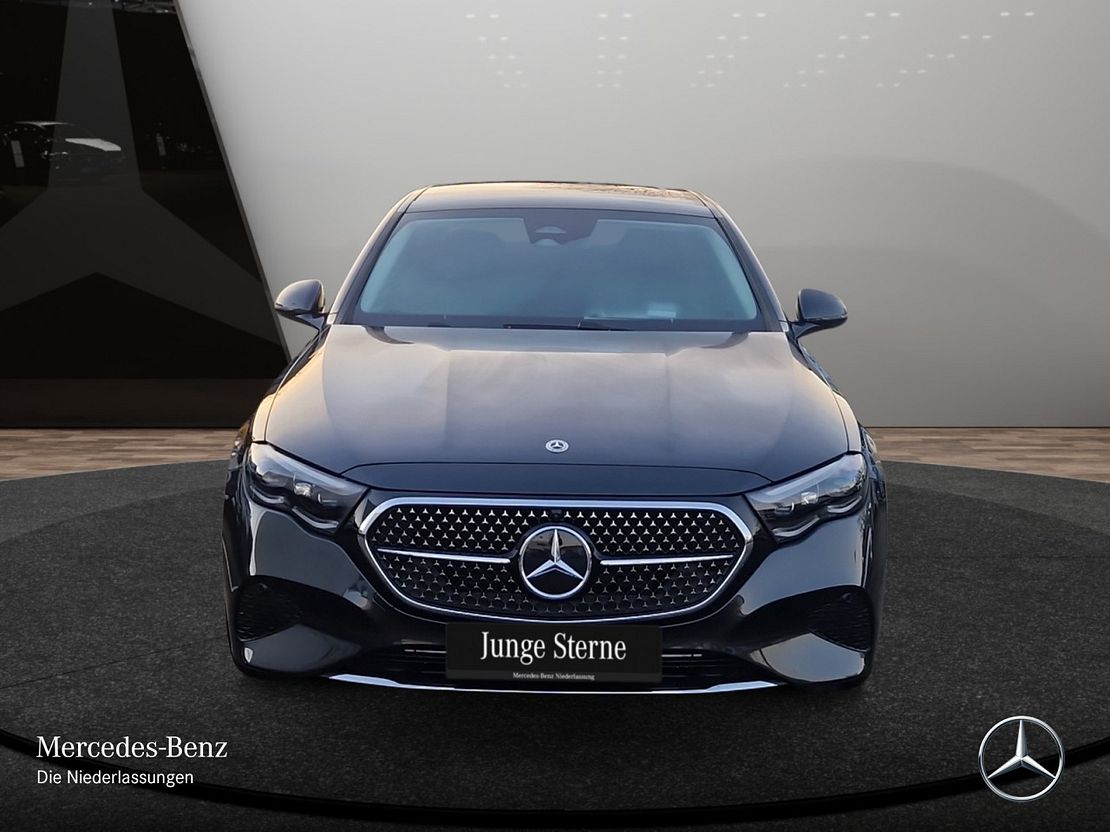 Mercedes-Benz E 200 AVANTGARDE Sedan