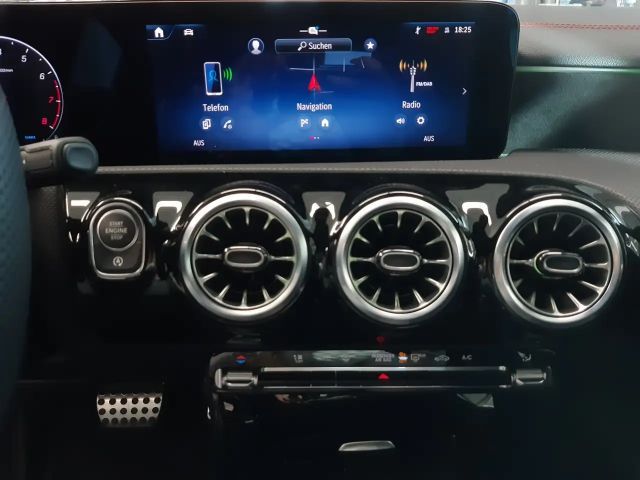 Mercedes-Benz CLA 200 AMG Line