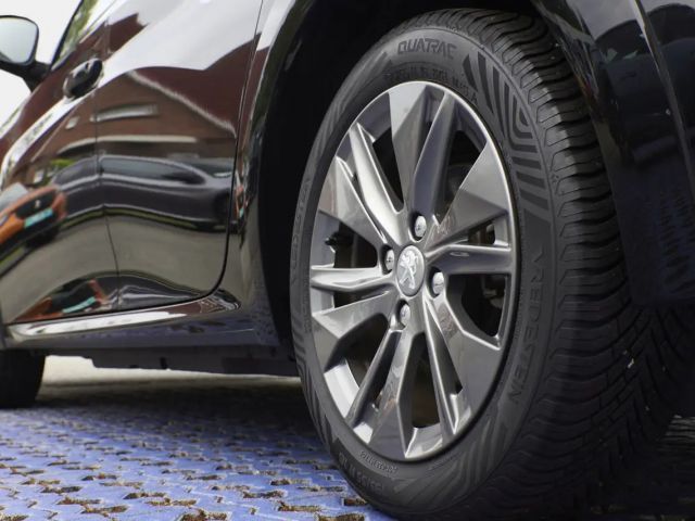 Peugeot E-208 Allure Pack