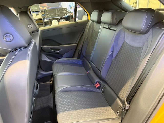 Volkswagen T-Roc 1.5 eTSI DSG R-Line