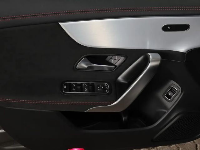 Mercedes-Benz CLA 200 AMG Line