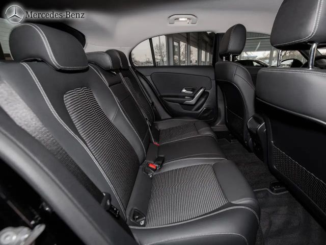 Mercedes-Benz A 180 Advanced Rückfka+ParkAss+MBUX+LED