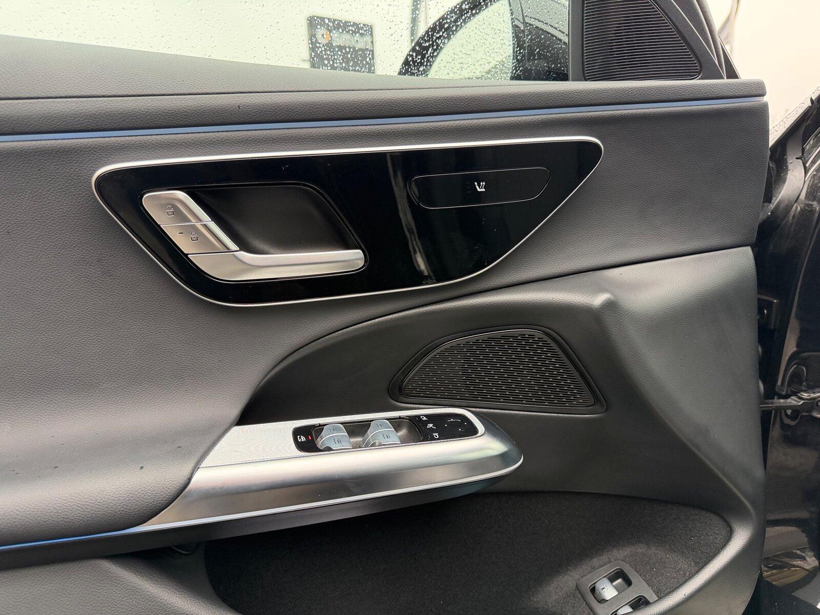 Mercedes-Benz E 300 AVANTGARDE E 300 e