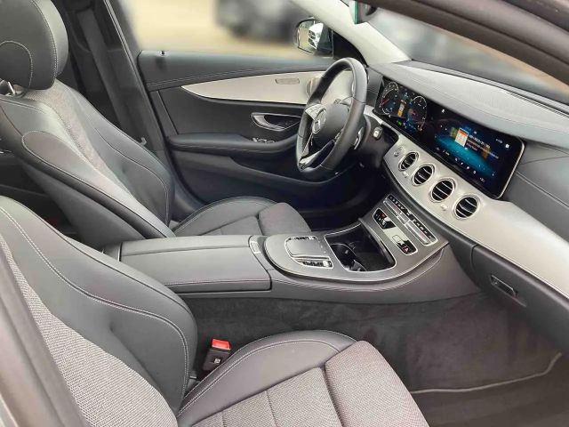 Mercedes-Benz E 220 AVANTGARDE E 220 d Estate