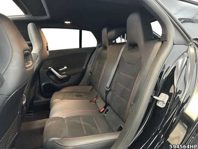 Mercedes-Benz CLA 200 AMG Line Coupé