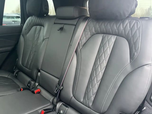 BMW X7 i/HUD/StandHZ/AHK/Panorama/Bowers&Wilkins