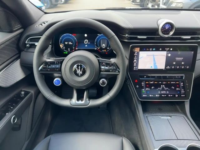 Maserati Grecale MY25 - 300PS - AWD - PANO - LED