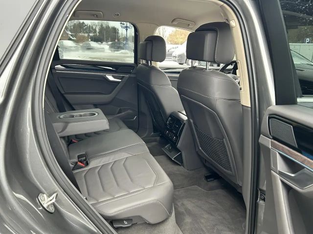 Volkswagen Touareg Luftfederung / AHK / Innovision Cockpit