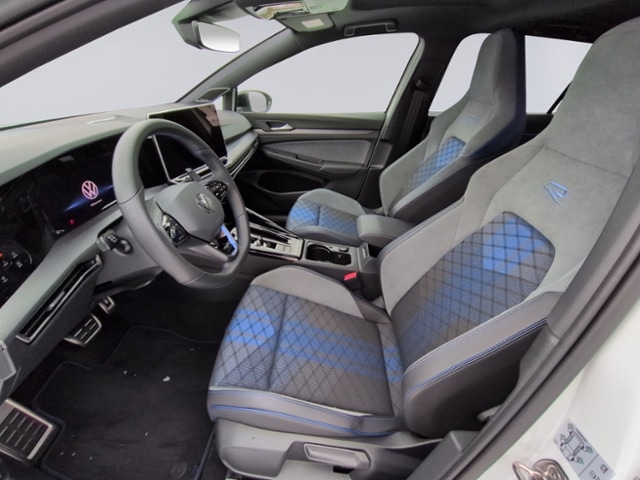 Volkswagen Golf Black Edition AKRA+PANO+Head-up+HARMAN+