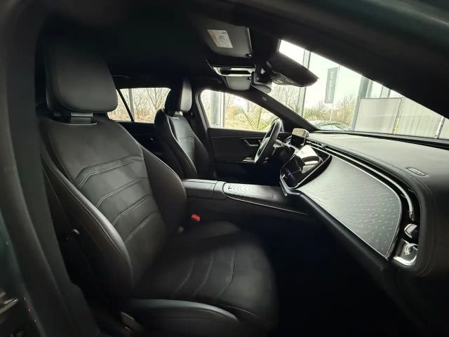 Mercedes-Benz E 300 AMG Line E 300 e