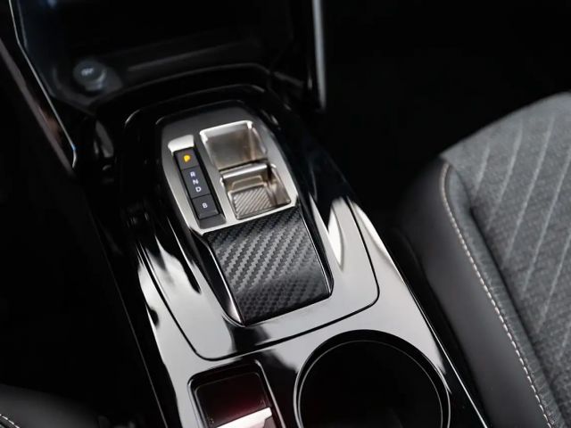 Peugeot E-2008 Allure Pack