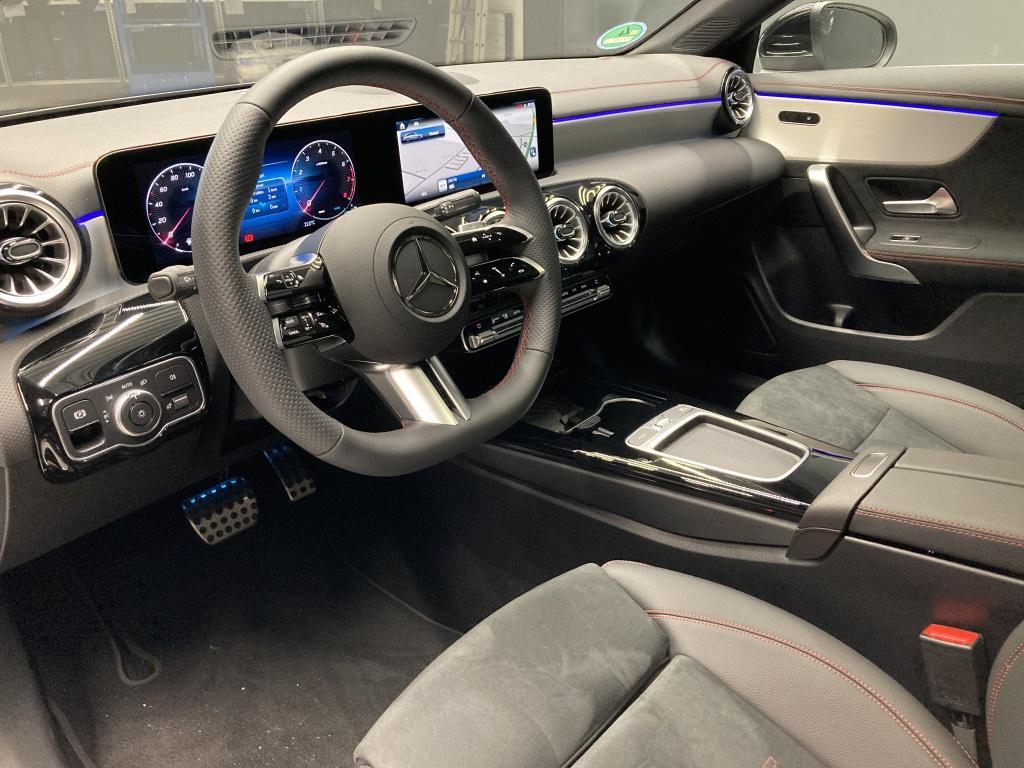 Mercedes-Benz CLA 200 AMG Line Sedan