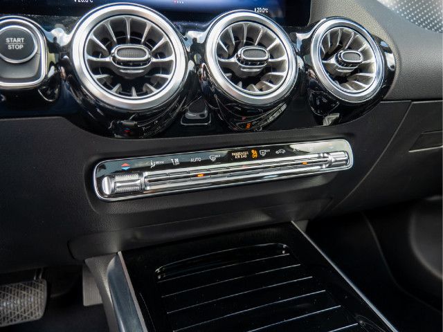 Mercedes-Benz EQA 300 4MATIC