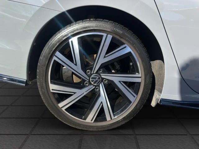 Volkswagen Golf 1.5 eTSI R-Line Style Variant