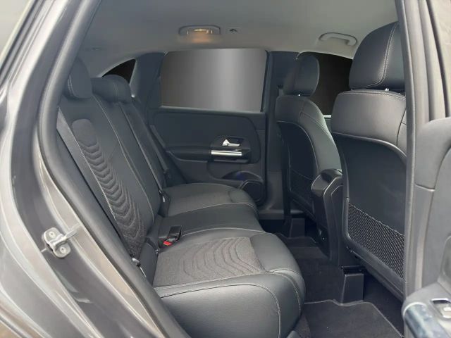 Mercedes-Benz B 220 4MATIC Sedan