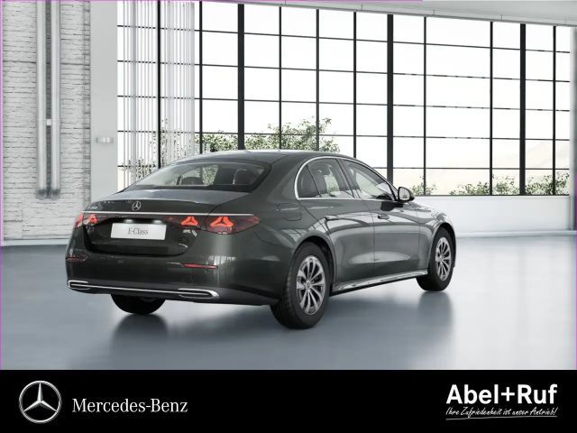 Mercedes-Benz E 200 AVANTGARDE Sedan