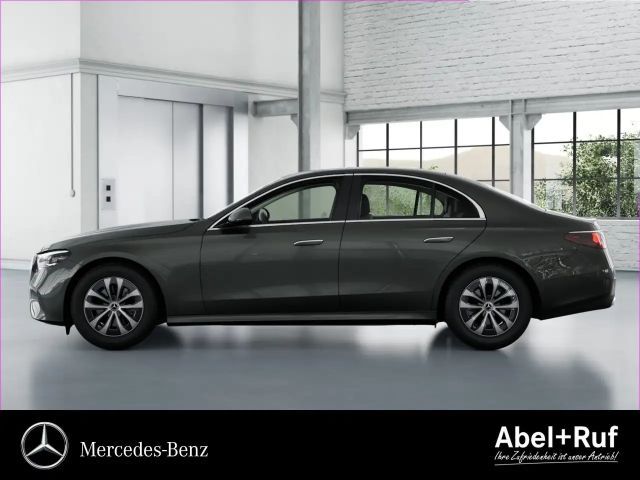 Mercedes-Benz E 200 AVANTGARDE Sedan