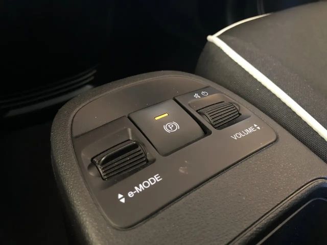 Fiat 500e LED-Tagfahrlicht Navigation DAB+ Klimaautomatik