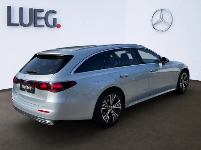 Mercedes-Benz E 200 AVANTGARDE Estate