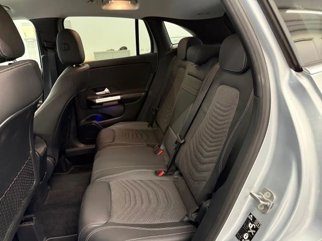 Mercedes-Benz GLA 200 4MATIC GLA 200 d