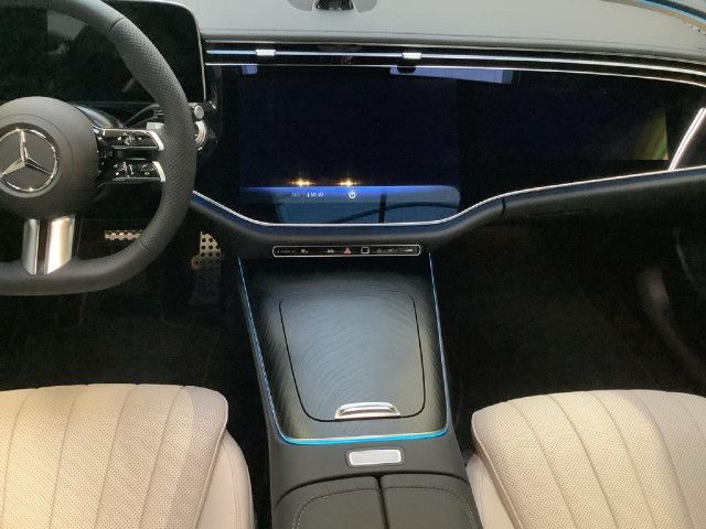 Mercedes-Benz E 200 AMG Line Sedan