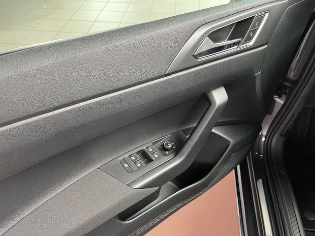 Volkswagen Taigo 1.0 TSI DSG R-Line