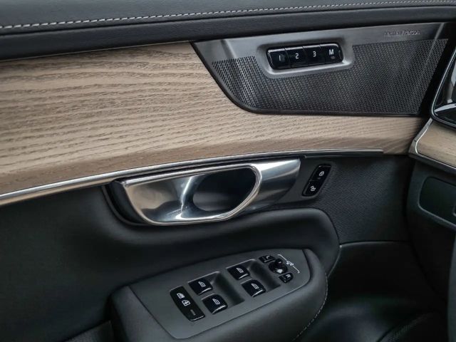 Volvo XC90 Dark Ultra