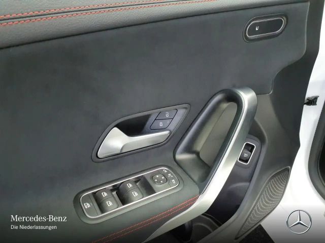 Mercedes-Benz CLA 200 AMG Line