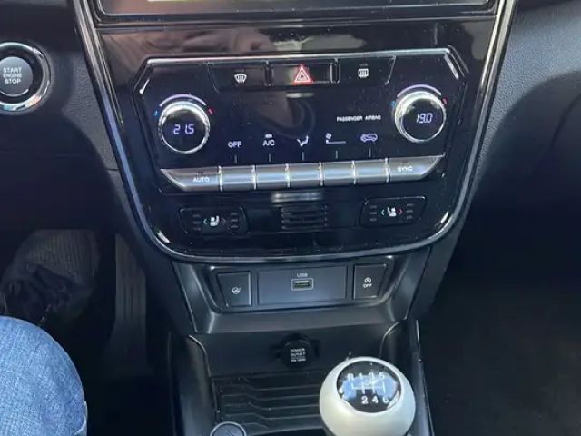 SsangYong Tivoli 2WD Sapphire