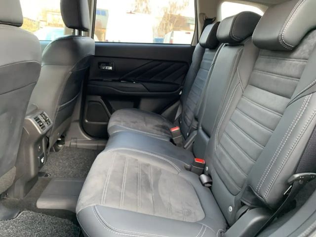 Mitsubishi Outlander 4WD PHEV